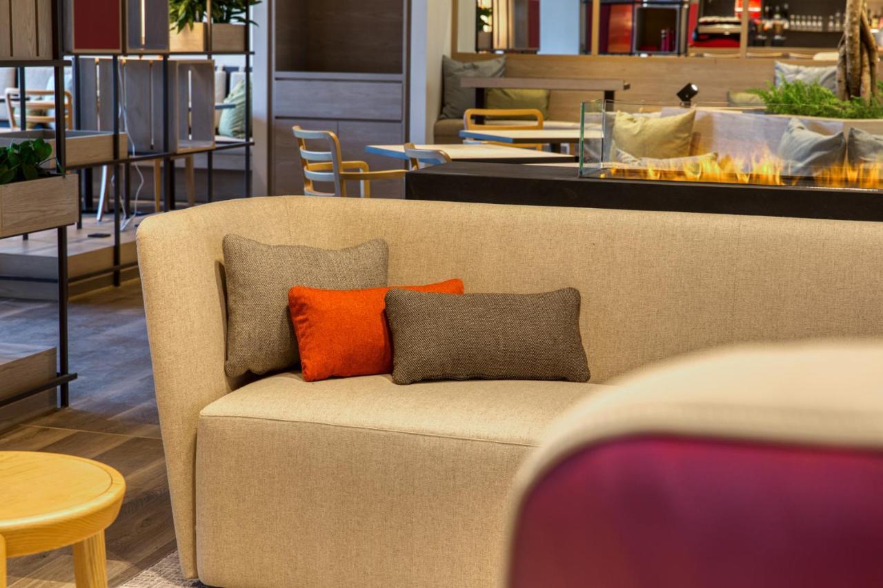 Intercityhotel Berlin Airport Ber Terminal 1 & 2 Schoenefeld Ngoại thất bức ảnh "The sofa is a sofa"