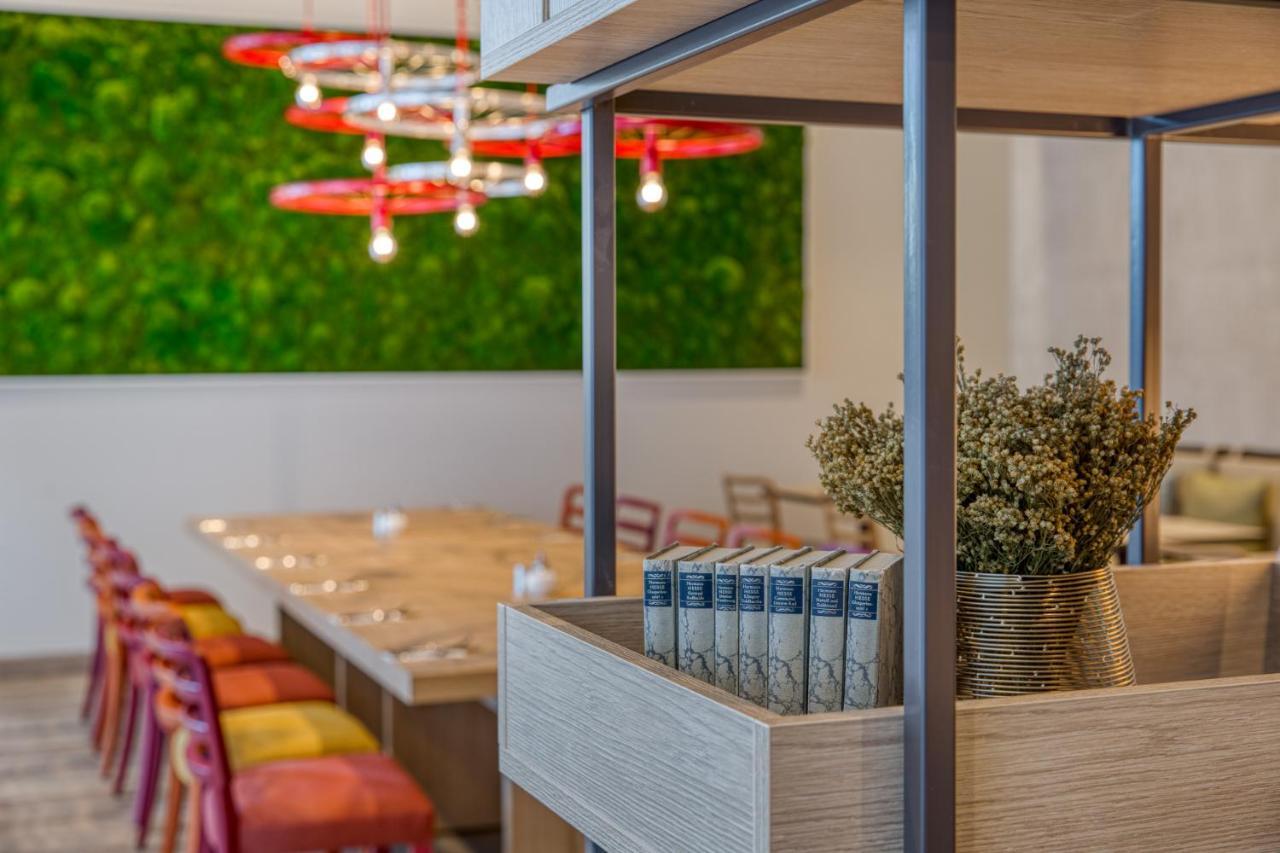 Intercityhotel Berlin Airport Ber Terminal 1 & 2 Schoenefeld Ngoại thất bức ảnh The interior of the restaurant