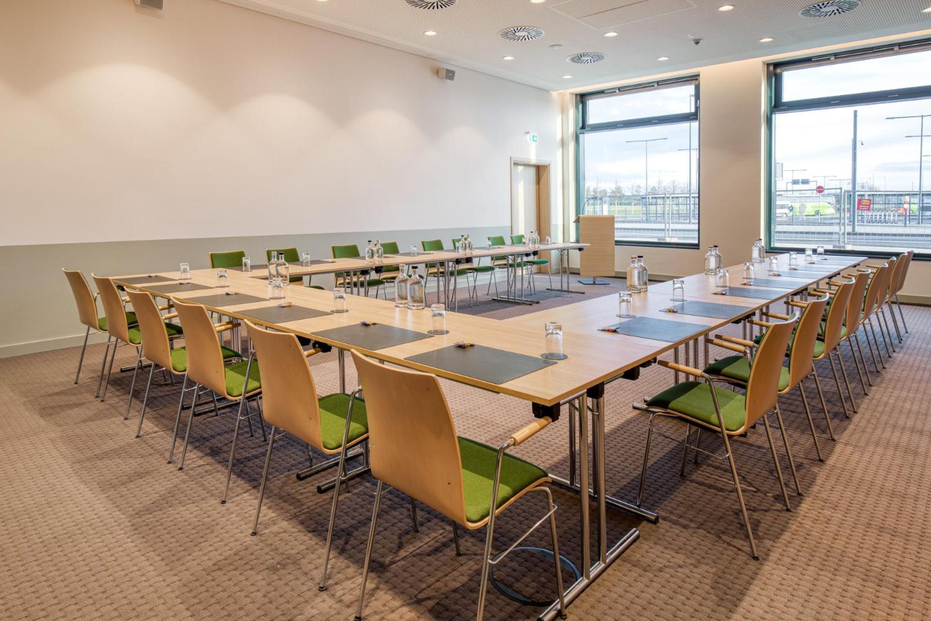 Intercityhotel Berlin Airport Ber Terminal 1 & 2 Schoenefeld Ngoại thất bức ảnh Meeting room